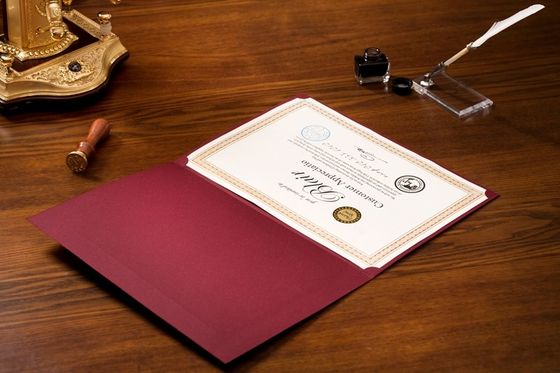Materiale orizzontale/verticale della pergamena delle cartelle di presentazione del certificato di versione fatto