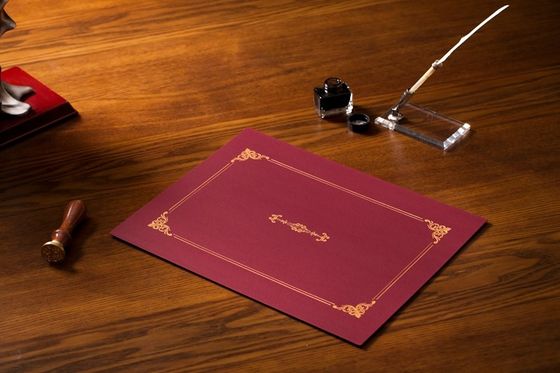 Fermacarte rosso cinese del certificato, coperture riempite di timbratura calde del certificato